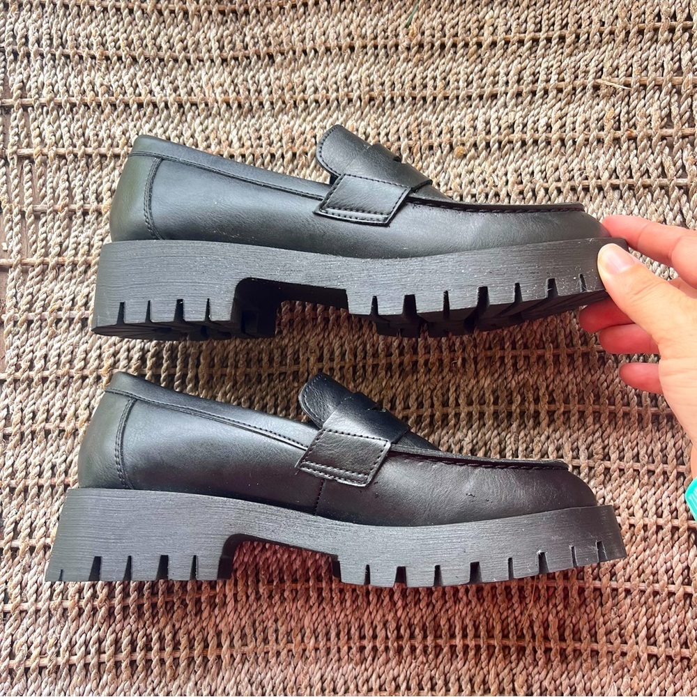 Steve Madden black slip on loafers Lilia block chunky heel loafers size 6 6.5 7?